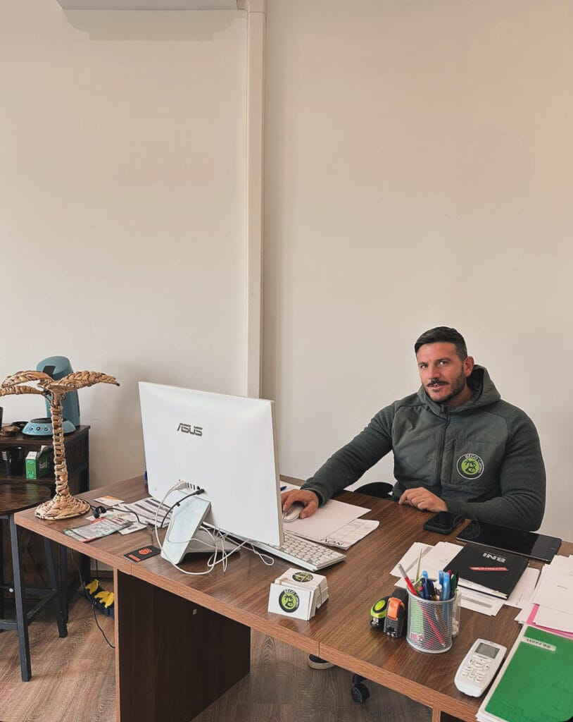 Jérémy à son Bureau sur Colombiers dans l'Hérault